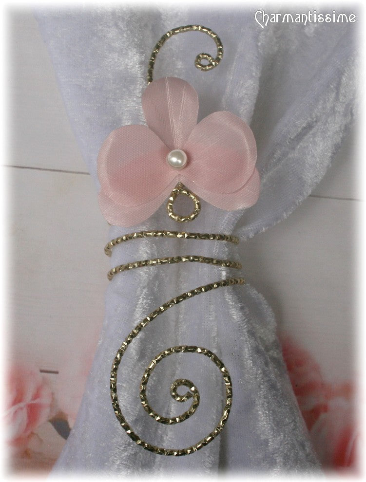 attache étole fleur orchidée rose poudré et doré or pour mariage et fête