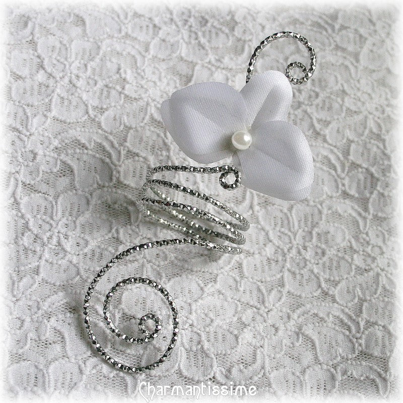 attache étole mariage avec fleur orchidée blanche personnalisable sur mesure