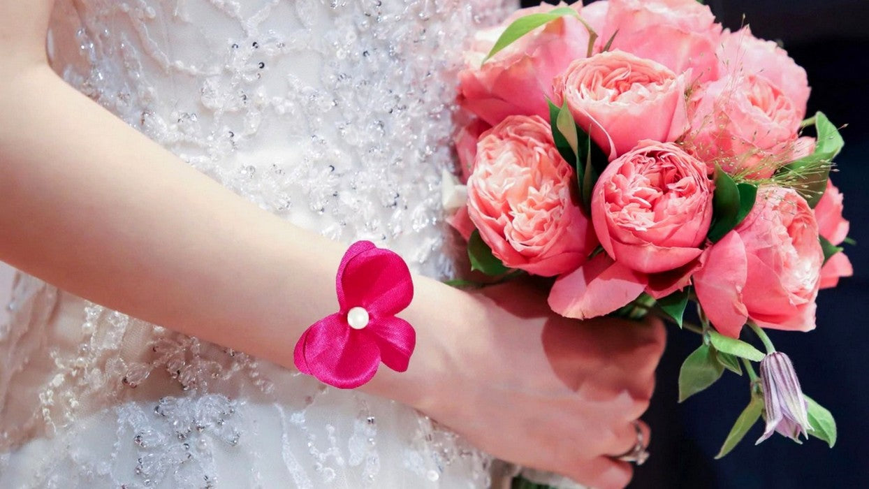 Boutique de bijoux mariage made in France de la marque Charmantissime avec colliers, bracelets, parures et accessoires de mariage colorés pour mariée bohème chic et champêtre pas chers personnalisés sur mesure.