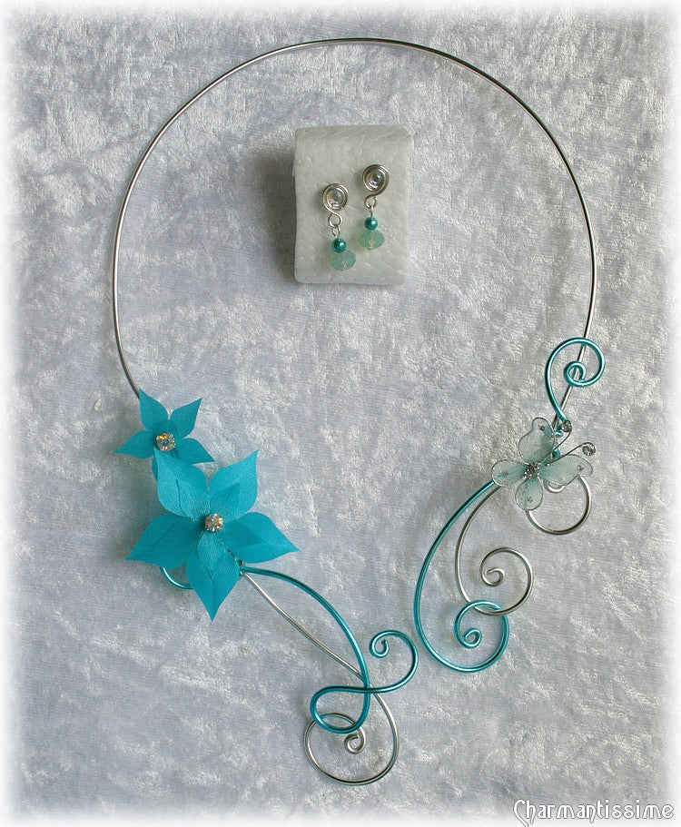 Parure mariage fleur turquoise et papillon : collier et boucles d'oreilles bleu turquoise et argent et strass cristal sur mesure