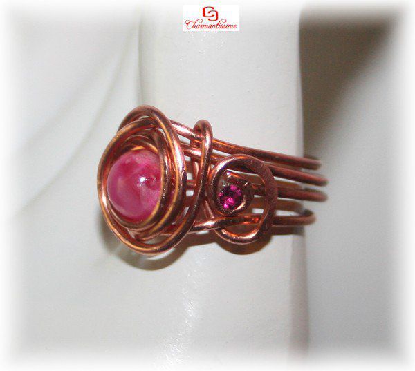 Bague fil métal cuivre naturel et perle jade rose fuchsia et strass