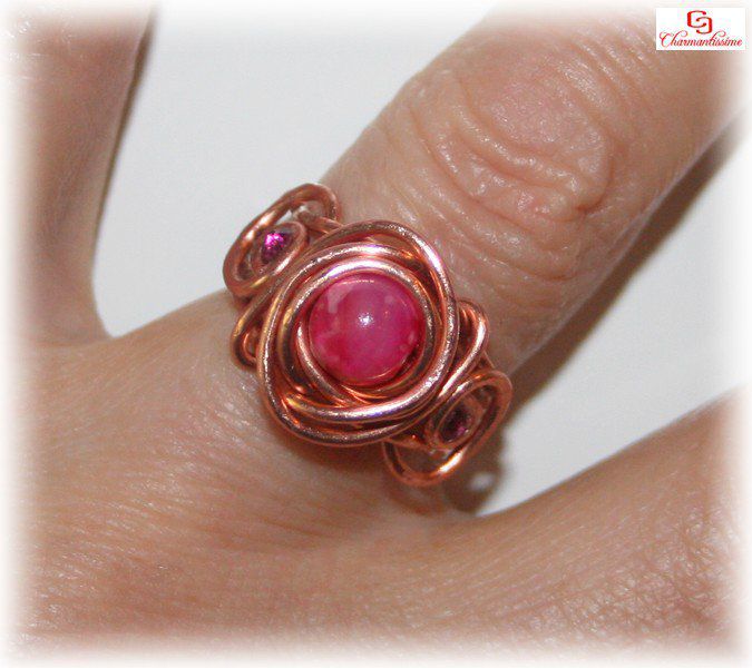 Bague fil métal cuivre et perle jade rose fuchsia