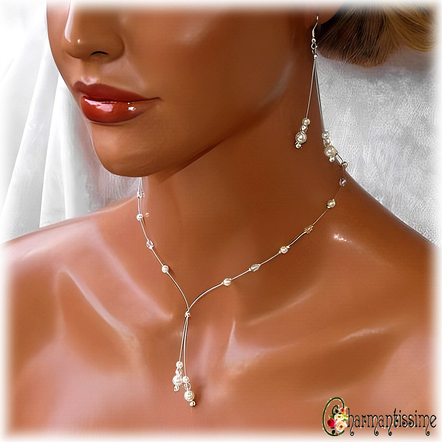 Parure bijoux mariage perles : collier et boucles d'oreilles perles en perles nacrées blanc ou ivoire et perles cristal de boheme, personnalisable sur mesure pour mariée élégante chic romantique. Bijoux mariage princesse sur fil argent discrète et romantique.