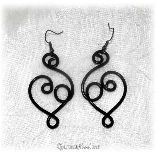 boucles d'oreilles mariage gothique coeur en volutes d'alu noir