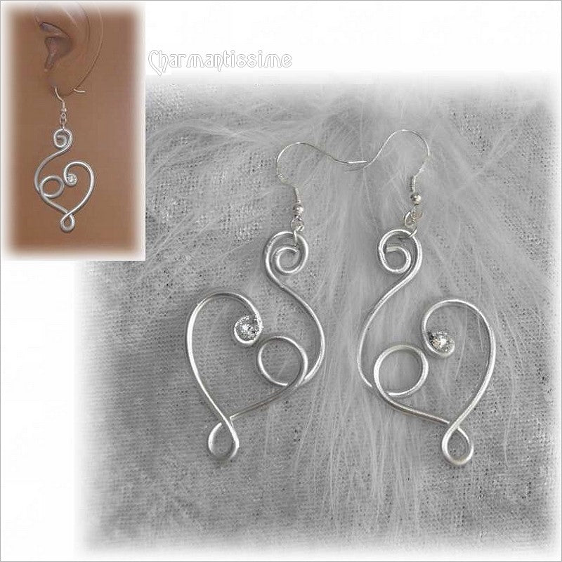 boucles d'oreilles mariage coeur en volutes d'argent et strass, personnalisables sur mesure