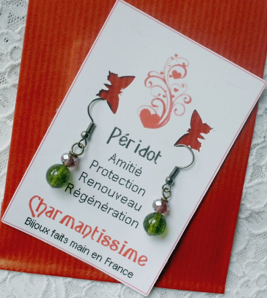 Cadeau boucles d'oreilles en péridot vert et cristal violet prune sur métal bronze, de la marque Charmantissime