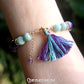 bracelet femme en pierres naturelles violettes et bleu turquoise avec pompon fait main sur mesure de l'atelier Charmantissime