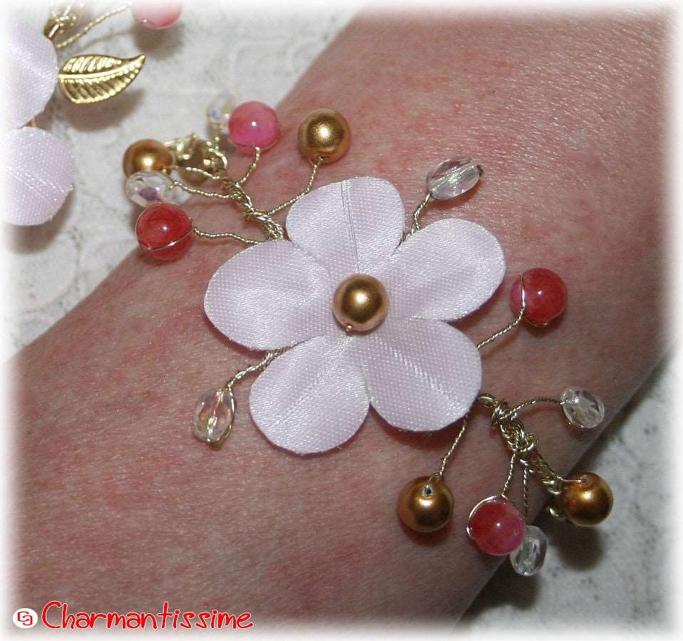 bracelet mariage fleur cerisier rose poudré sur laiton or perles cristal sakura du Japon