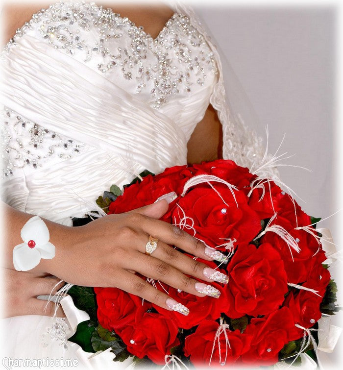 Bracelet de mariée avec fleur orchidée blanche et rouge de tendance bohème-chic créé par l'atelier Charmantissime, spécialiste du bijou de mariage