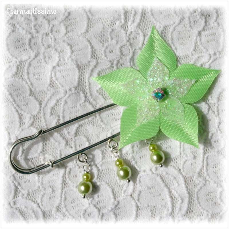 Broche mariage strass fleur verte perles attache-traine mariée personnalisable