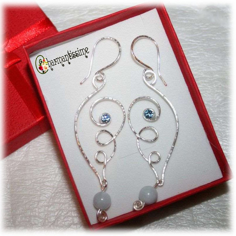 Cadeau femme original Boucles d'oreilles mariage aigue-marine ailes d'ange strass bleus. Bijoux elfiques