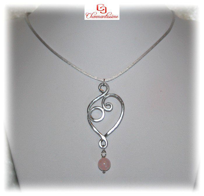 Collier pendentif coeur en spirale et Quartz rose sur cordon satiné