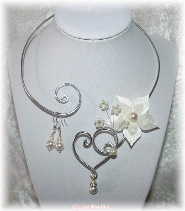collier de mariage original avec coeur et fleur ivoire sur alu argent pour mariée boheme