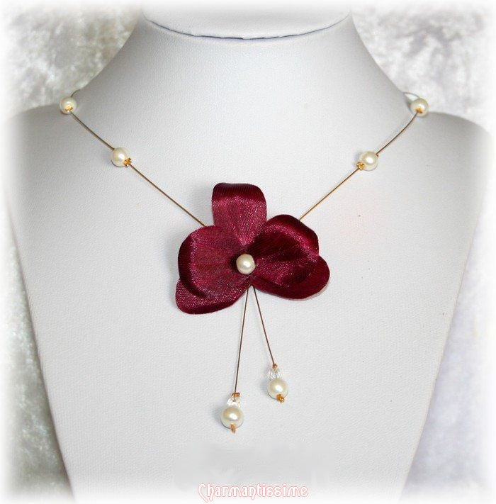 Collier fleur mariage bohème fleur orchidée bordeaux grenat et perles nacrées ivoires