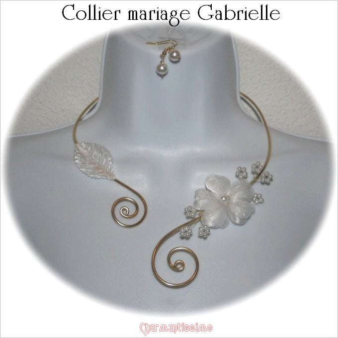 Collier mariée fleur blanche pour mariage bohème romantique sur fil métal doré or personnalisé sur mesure