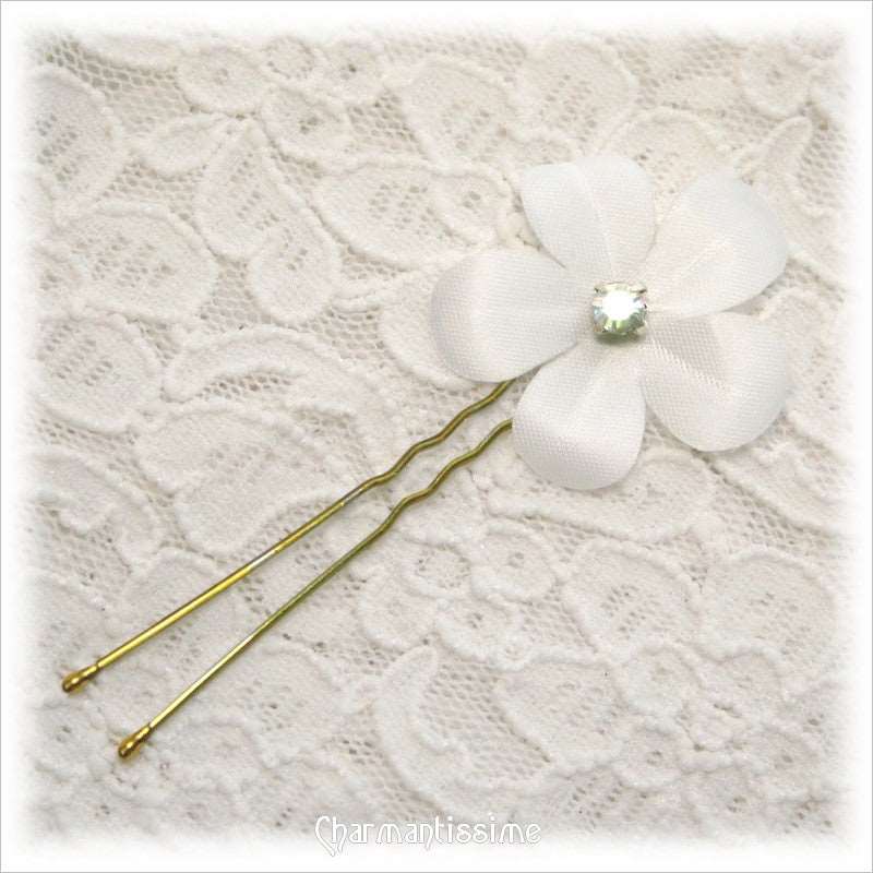 Pic à cheveux mariage petite fleur blanche, strass