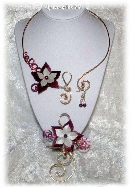 parure bracelet mariage original personnalisé avec fleur bordeaux ivoire sur fil alu doré et bordeaux