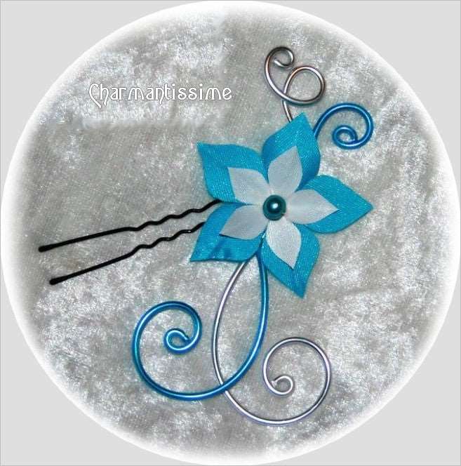bijou de cheveux (pic à chignon) fleur turquoise et blanche en satin sur fils d'alu assortis, personnalisable autres couleurs pour mariage et fête