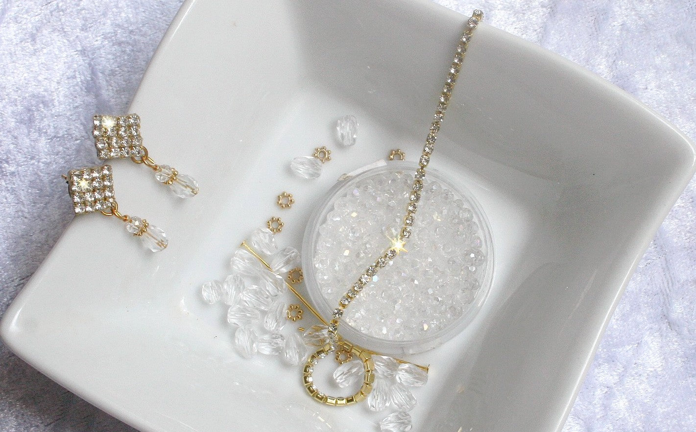 Shopping : où acheter des perles pour fabriquer des bijoux régressifs ? -  Marie Claire