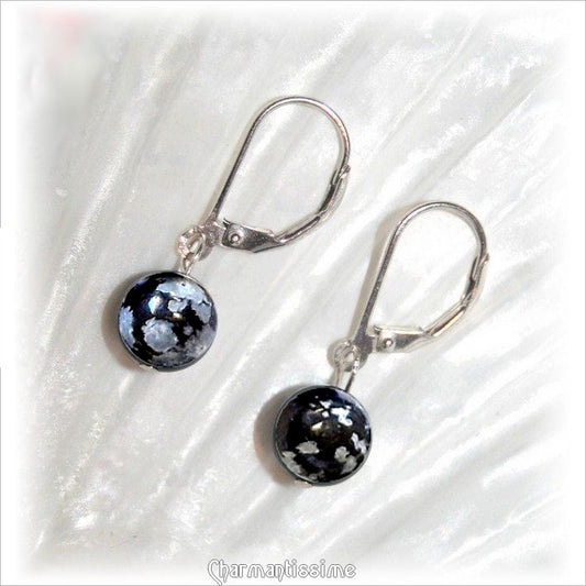 boucles d'oreilles argent et perle obsidienne noire et blanche neige mouchetée, de style minimaliste