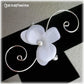 bracelet mariage perles + fleur orchidée blanche en satin sur volutes argent