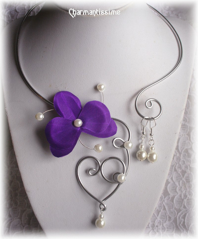 collier mariage floral orchidée violette et perles blanches sur coeur argent