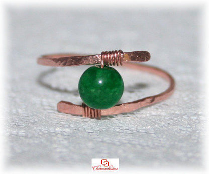 Bague fine perle jade vert anneau cuivre martelé tendance boho tribale minimaliste