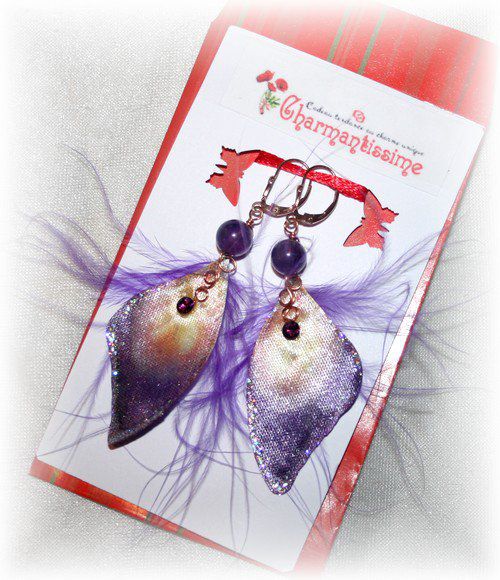 Boucles d'oreilles boho-chic améthyste dormeuses rose gold Ailes de papillon Plumes violettes Strass