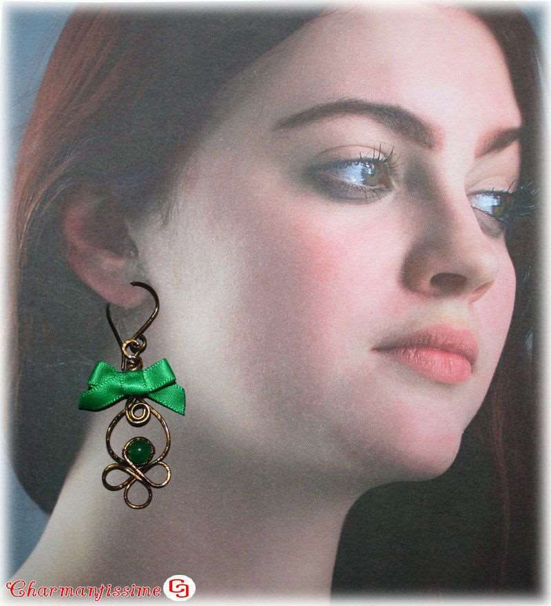 Boucles d'oreilles elfique celtique rétro couleur bronze et perle de jade sur noeud papillon vert