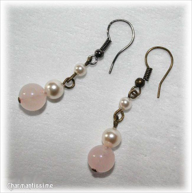 Boucles d'oreilles Amour quartz rose et perles nacrées sur laiton bronze de style rétro elfique