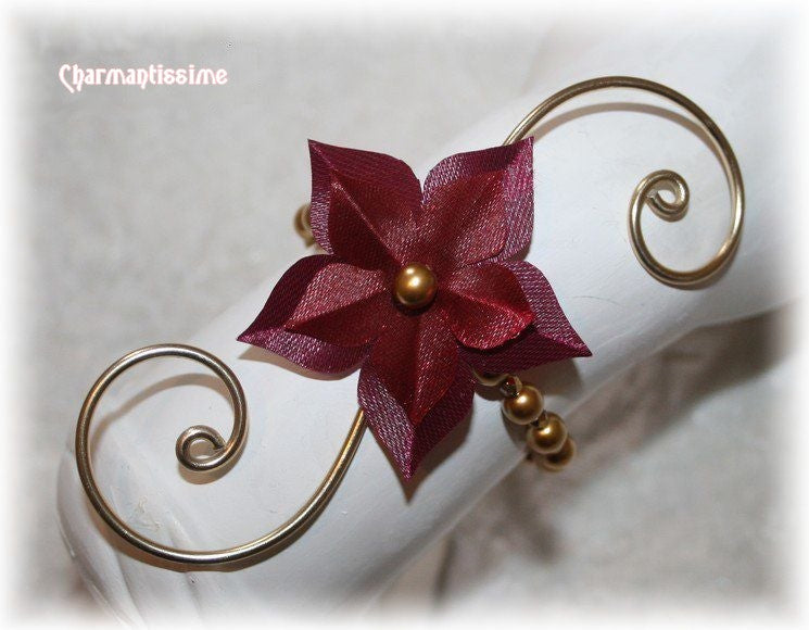 Bracelet fleur bohème chic en satin bordeaux et perles dorées pour mariage et cérémonie