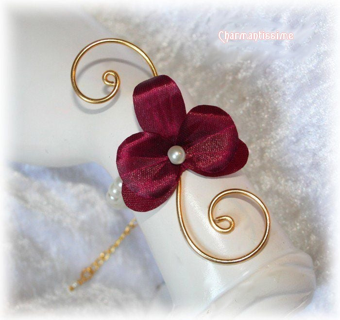 Bracelet fleur mariage bohème orchidée bordeaux grenat et perles nacrées ivoires