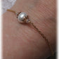 Bracelet mariage chaine fine or et perle de culture blanche de la marque Charmantissime