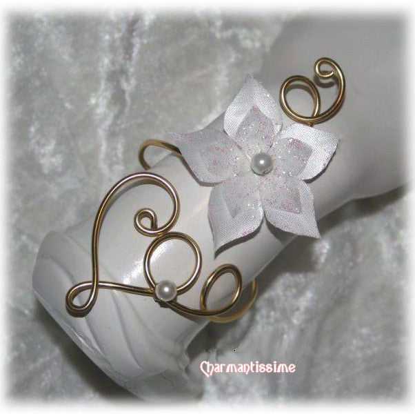bracelet mariage coeur fleur blanche sur métal doré or