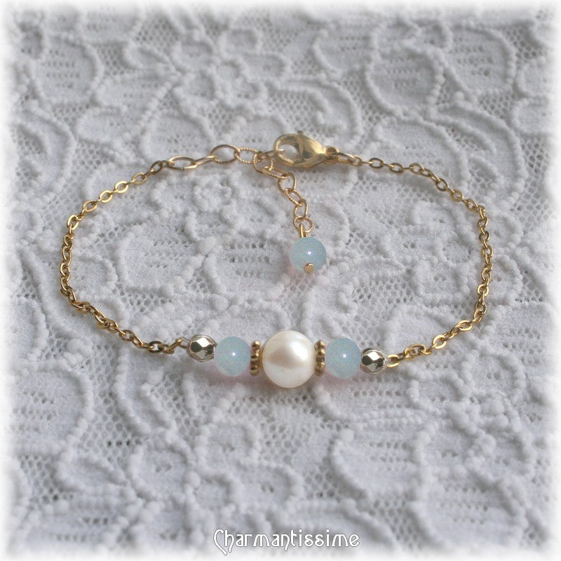 Bracelet en perle d'eau douce et pierre aigue-marine sur chaine fine acier inoxydable or, ajustable et sur mesure de la marque Charmantissime