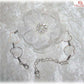 Bracelet mariée fleur blanche organza Strass Perles nacrées blanches, Chaine coeurs taille reglable