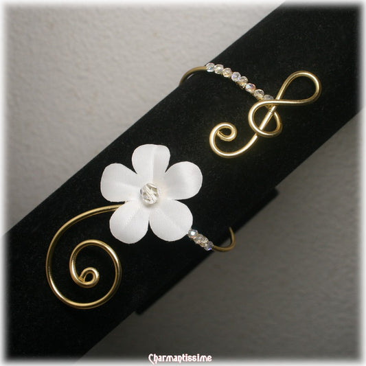 Bracelet mariage fleur cerisier satin blanc Clé de sol métal doré ou argenté, Bijoux fleur de sakura pour mariée