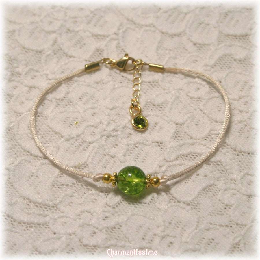 Bracelet baroque péridot vert, cordon beige boho-chic minimaliste