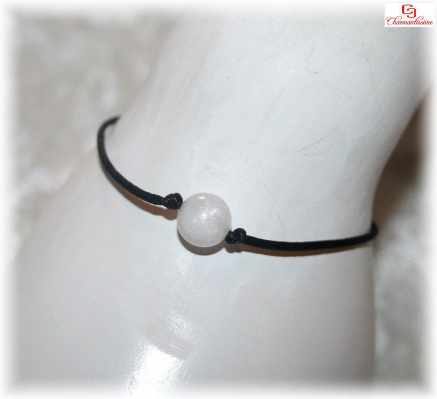 Bracelet femme en pierre de lune, taille ajustable cordon noir minimaliste