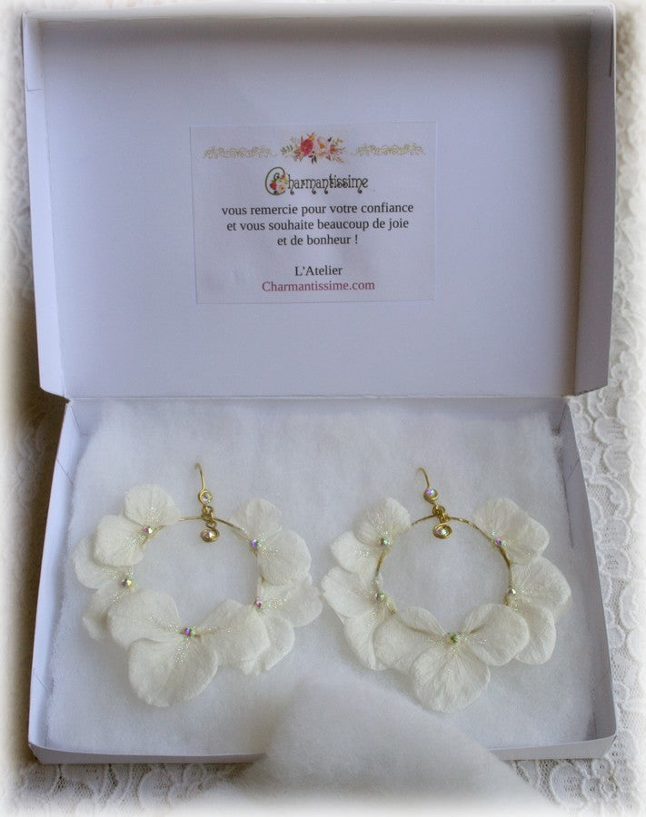 Cadeau bijoux de mariage boucles d'oreilles fleurs naturelles éternelles stabilisées de la marque Charmantissime