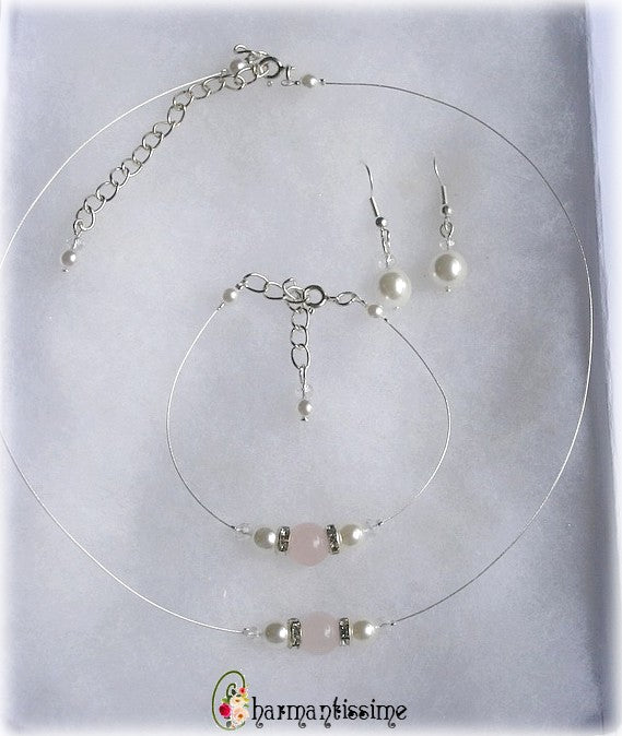 Parure de bijoux de mariage en quartz rose, strass et perles nacre blanche sur fil argent, à offrir à une mariée en rose et blanc