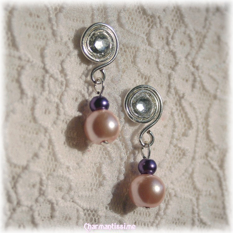 Clous d'oreilles en acier argent et perles nacrées violet et rose + strass cristal