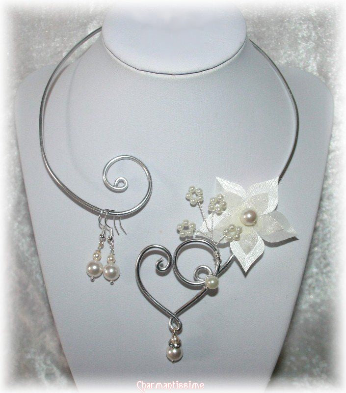    collier de mariage original avec coeur et fleur ivoire sur alu argent pour mariée boheme