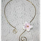 collier mariage minimaliste fleur cerisier rose poudré et ivoire doré or sakura
