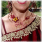 Joli collier de mariage de style indien moderne avec fleur étoile bordeaux et doré or
