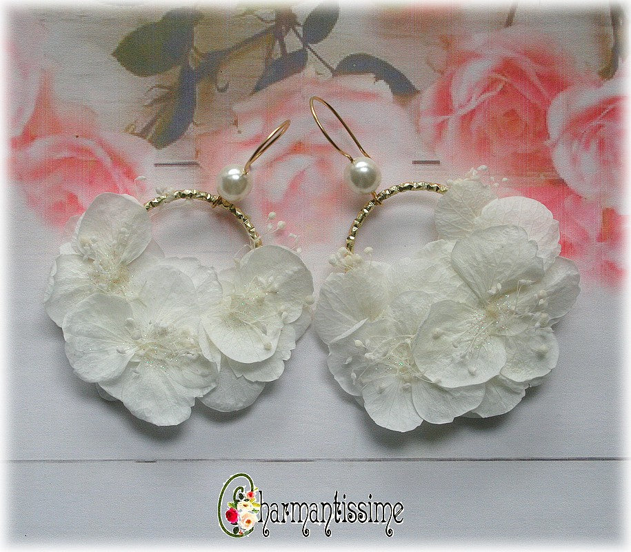 Boucles d'oreilles créoles de mariage florales en hortensia et perle cristal swarovski blanc