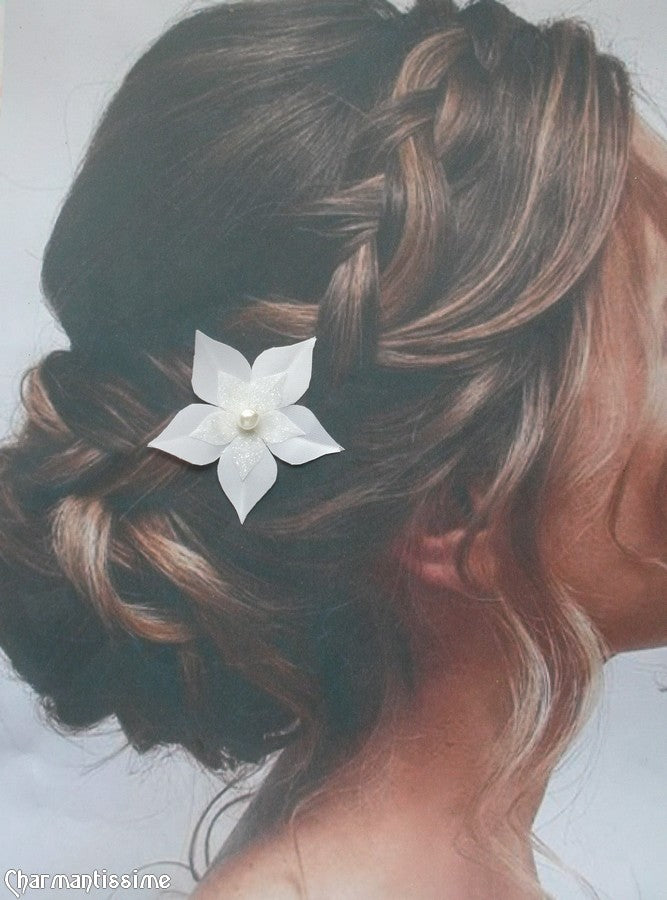 Epingle cheveux mariage fleur satin blanc pour mariée boheme