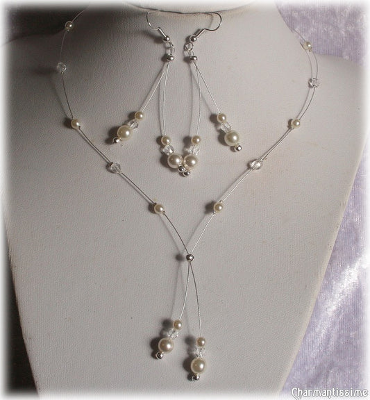 Parure de bijoux de mariage perles ivoires nacrées sur fil câblé argent clair et perles de cristal de Bohême créés sur mesure par l'atelier Charmantissime