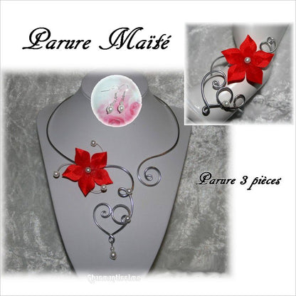 parure de mariage champêtre bohème-chic originale "Maïté" avec fleurs rouges en satin, sur coeur en volutes, composée du collier et du bracelet
