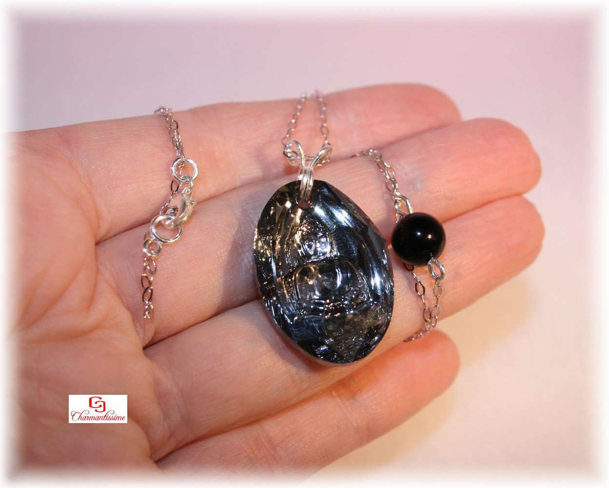 Collier Bouddha cristal noir swarovski perle tourmaline noire Chaine argent. Collier religieux bouddhique noir pour mariage et cérémonie.